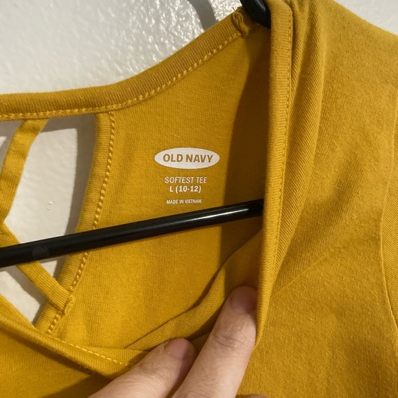 Old navy mustard colored hi low tee with Lattice detail on the back - Picture 2 of 3